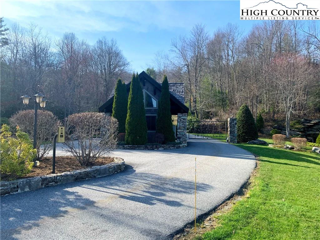 Image number 1 for the current listing