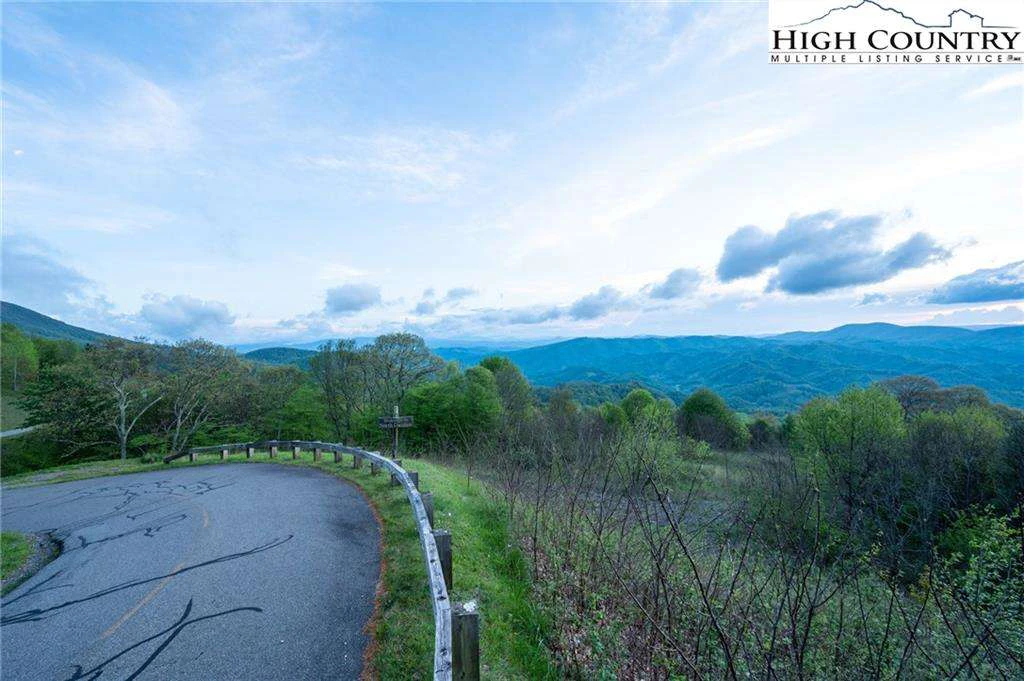 Image number 2 for the current listing