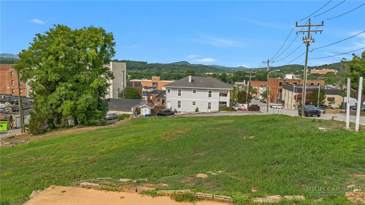 Image number 4 for the current listing