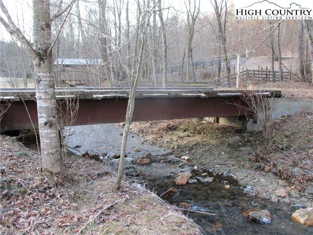 Image number 14 for the current listing