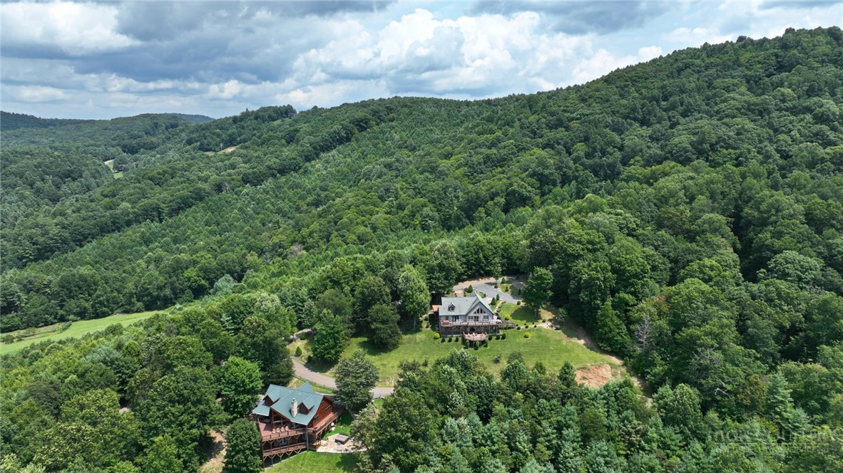 Image number 16 for the current listing
