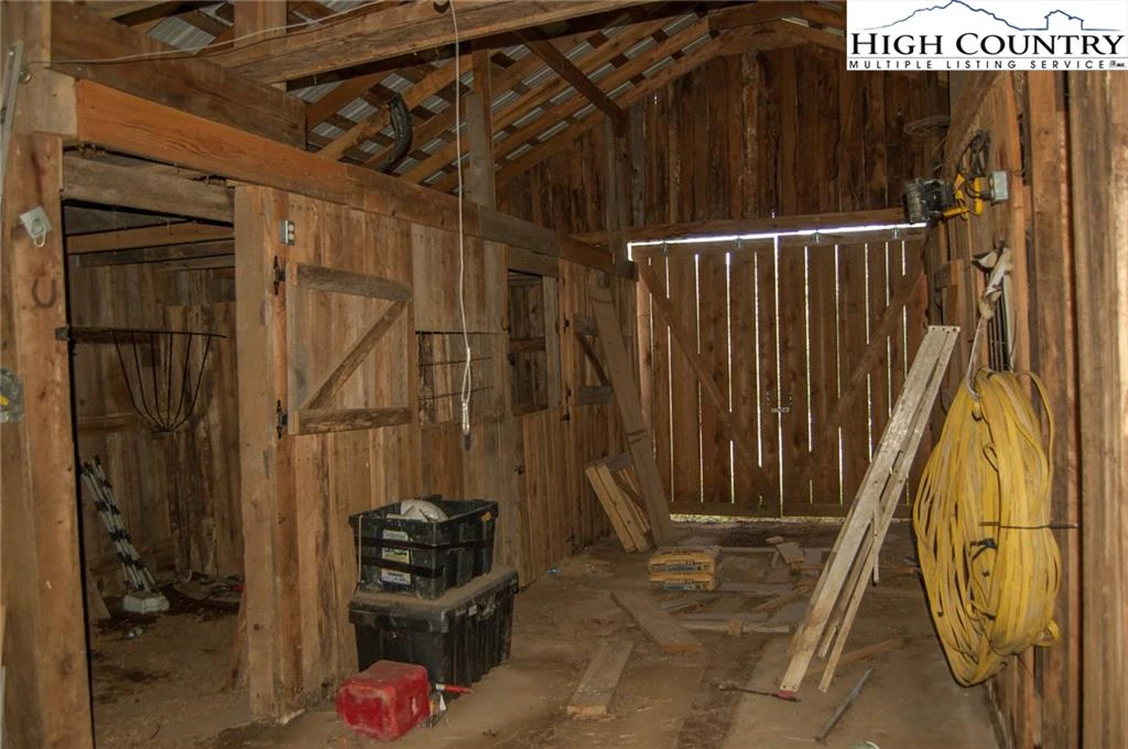 Image number 4 for the current listing