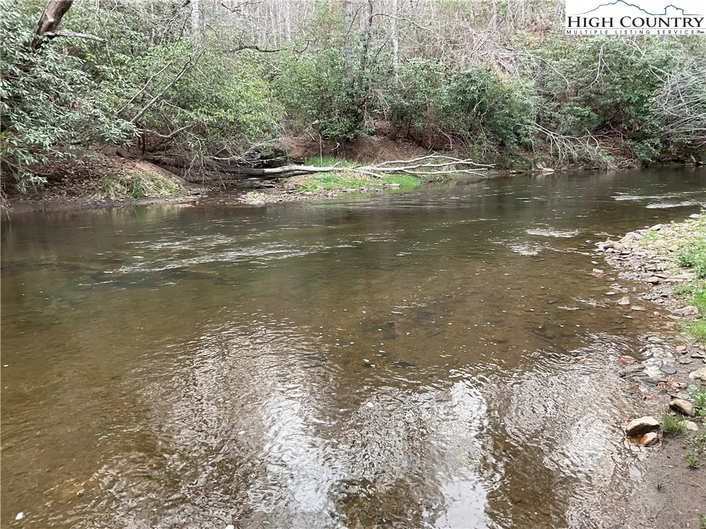Image number 15 for the current listing