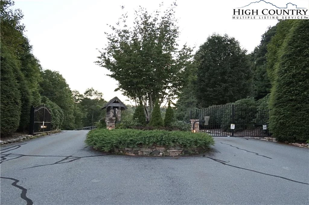 Image number 11 for the current listing