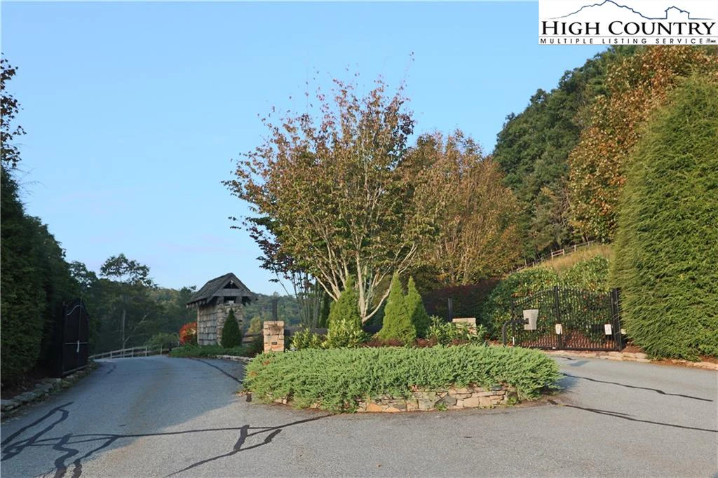 Image number 13 for the current listing