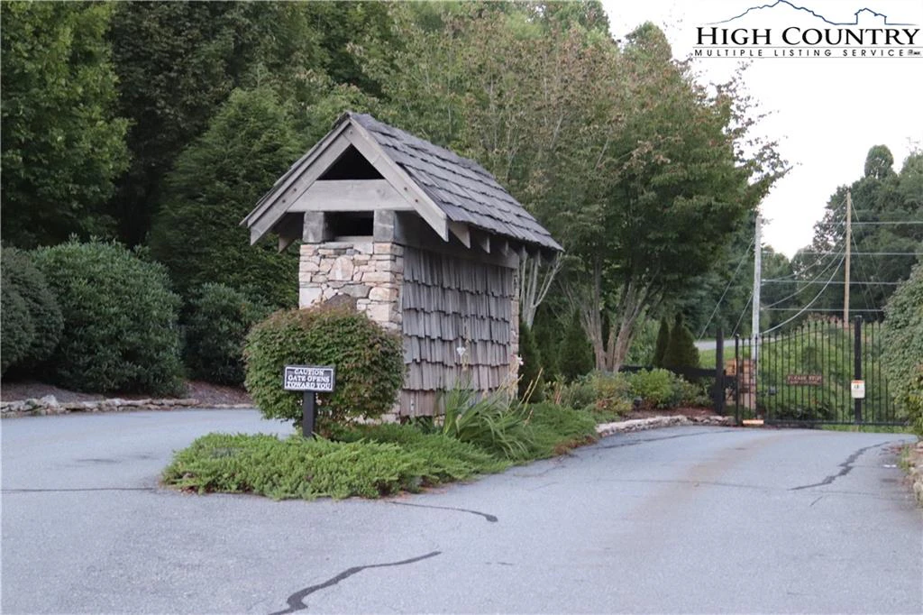 Image number 9 for the current listing