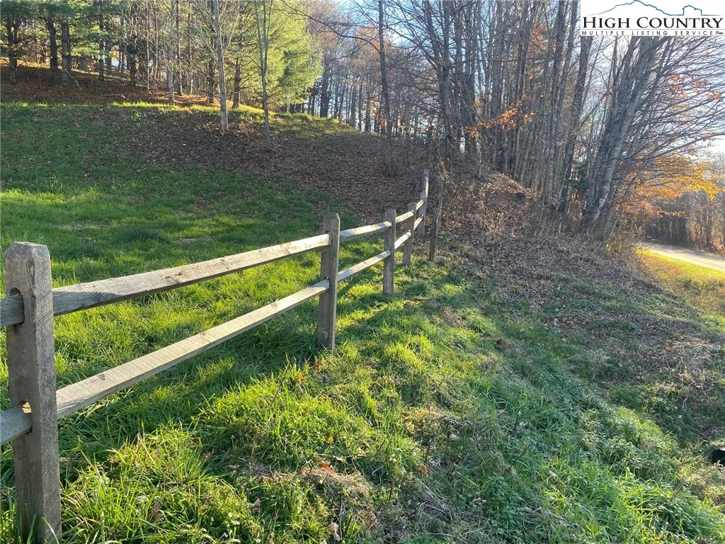 Image number 4 for the current listing