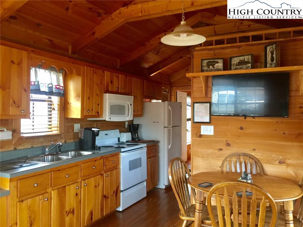 Image number 9 for the current listing