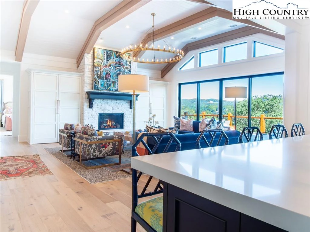 Image number 1 for the current listing