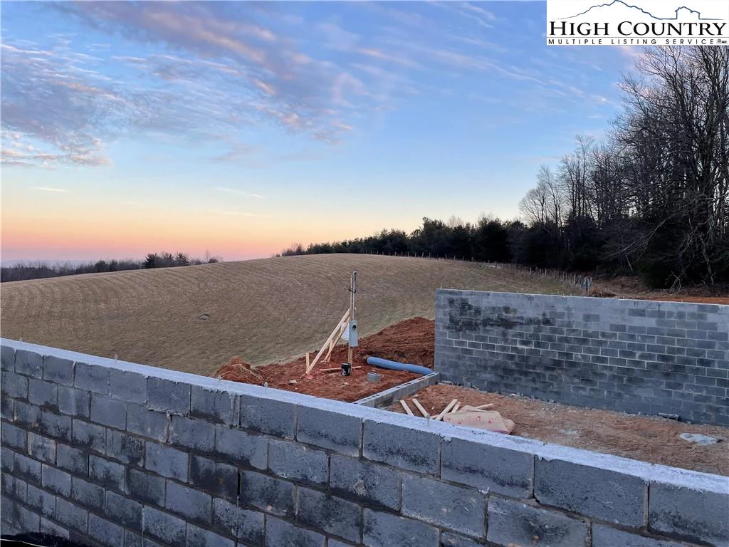 Image number 11 for the current listing