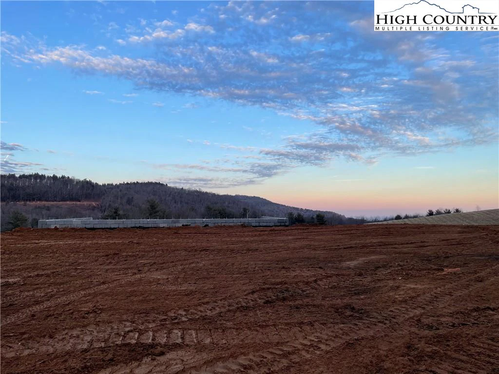 Image number 9 for the current listing