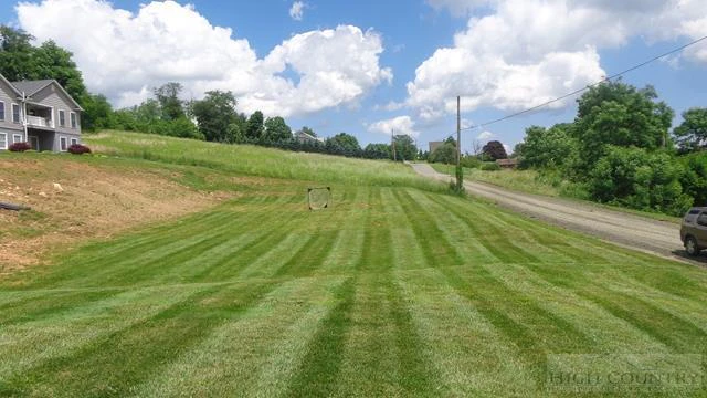 Image number 4 for the current listing
