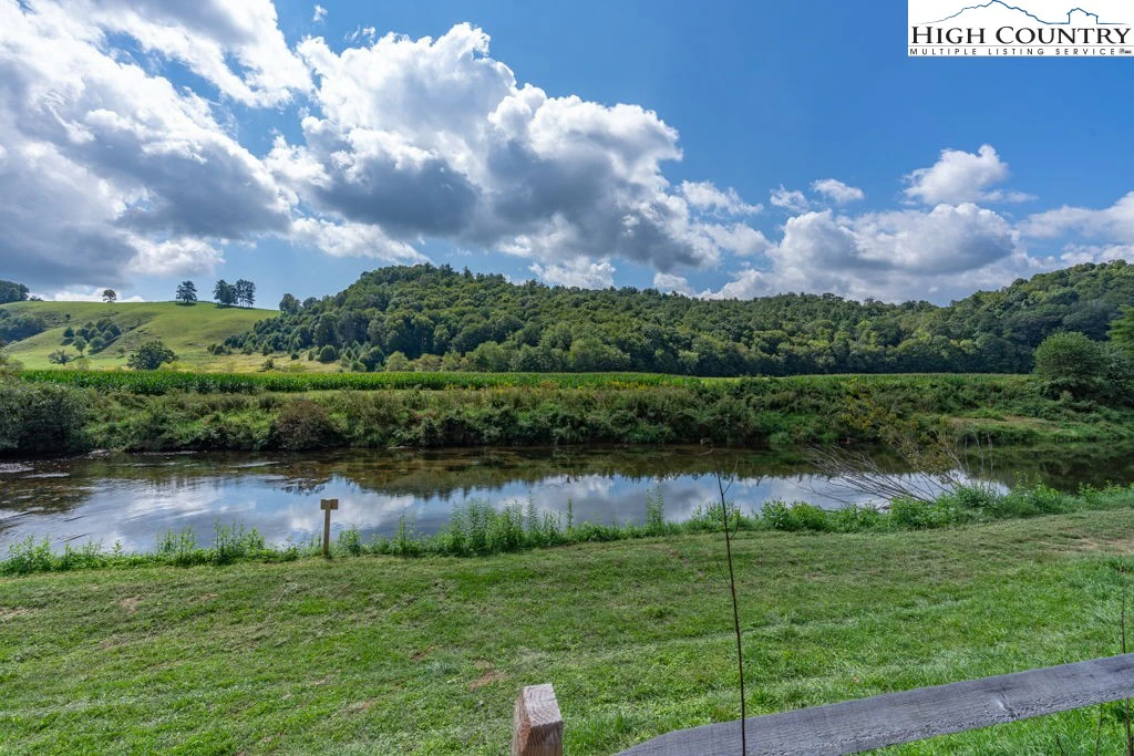 Image number 2 for the current listing
