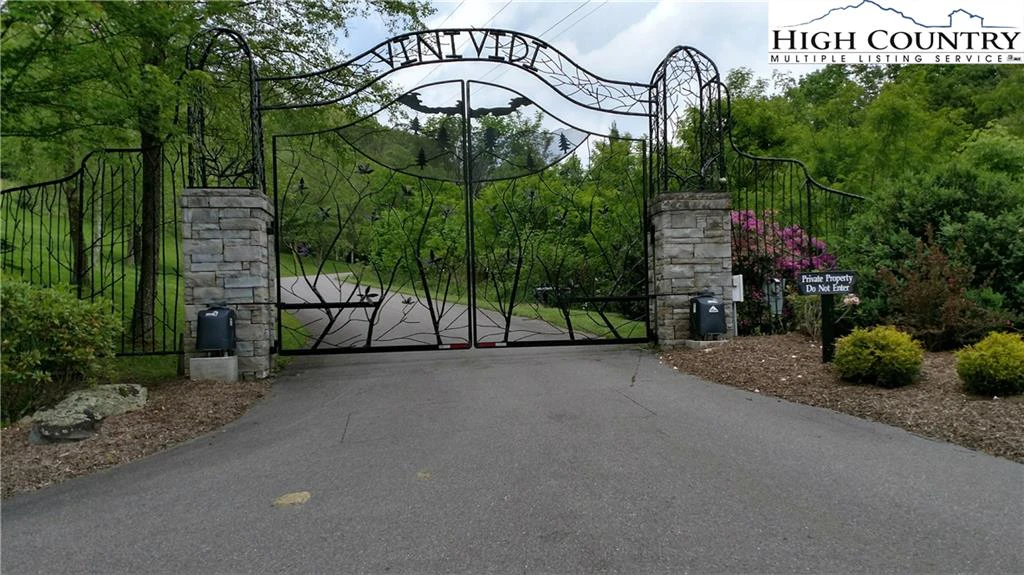 Image number 3 for the current listing