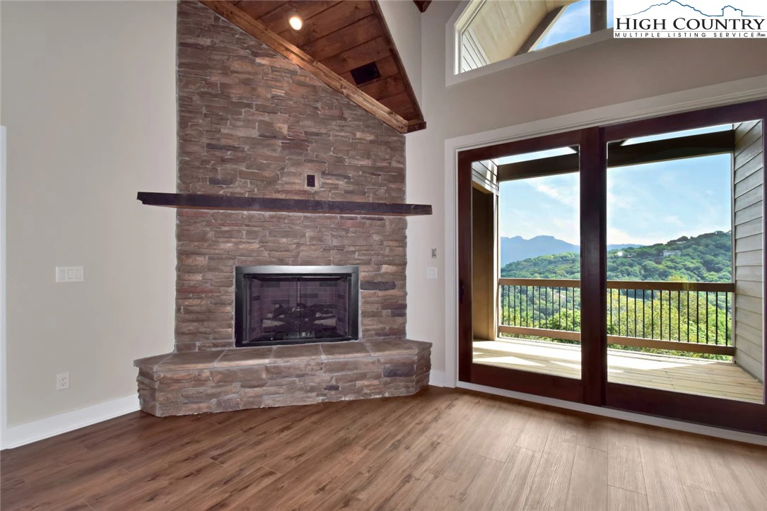Image number 1 for the current listing