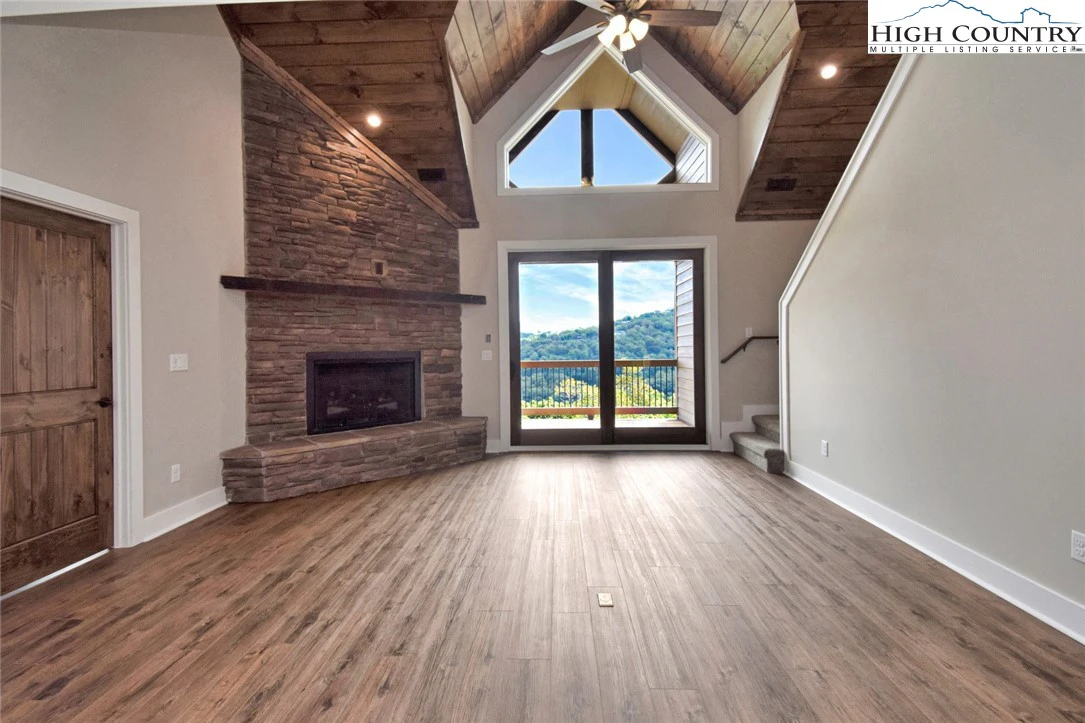 Image number 4 for the current listing