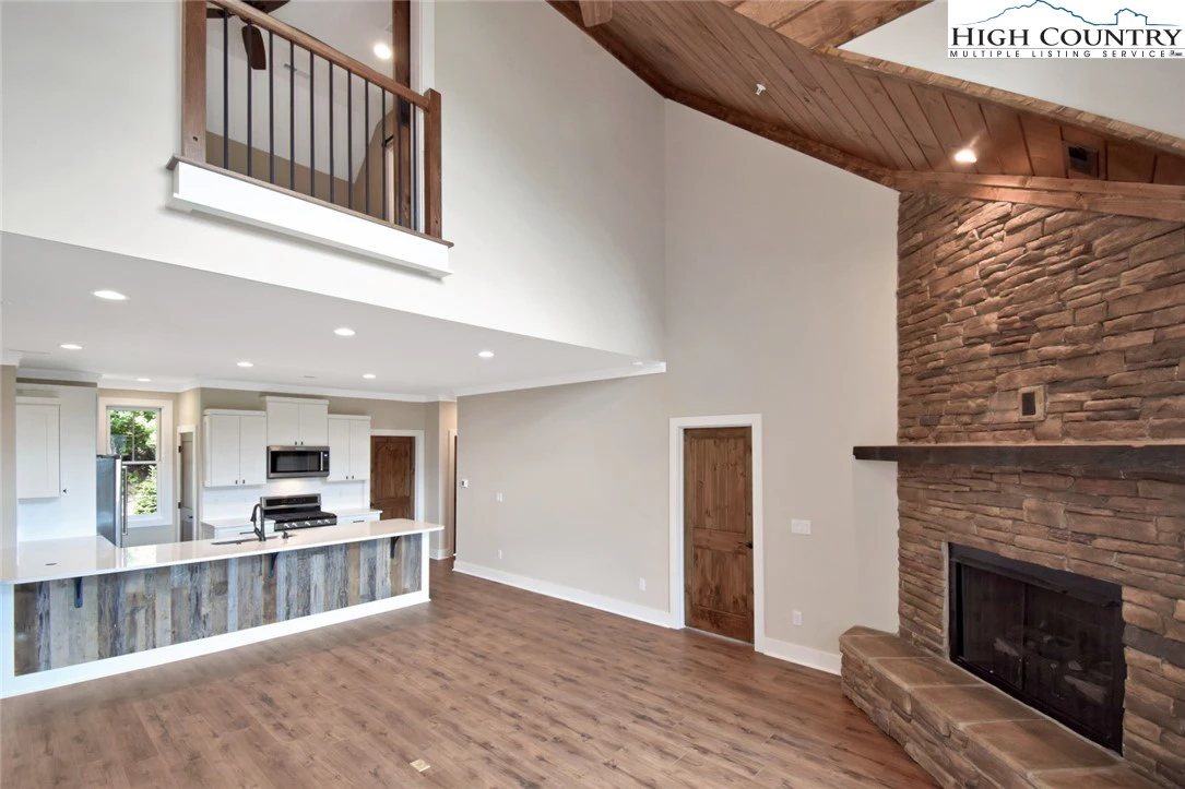 Image number 5 for the current listing