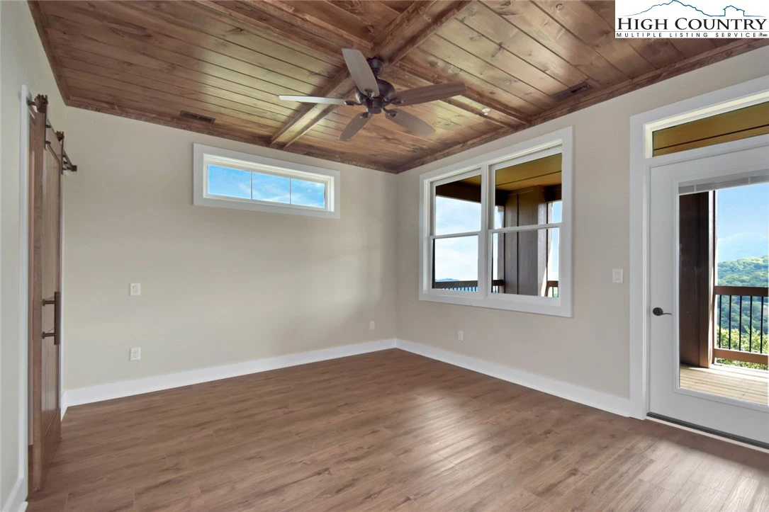 Image number 11 for the current listing