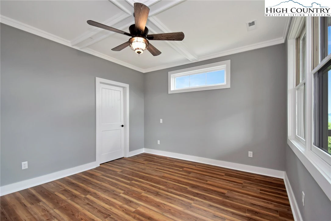 Image number 5 for the current listing