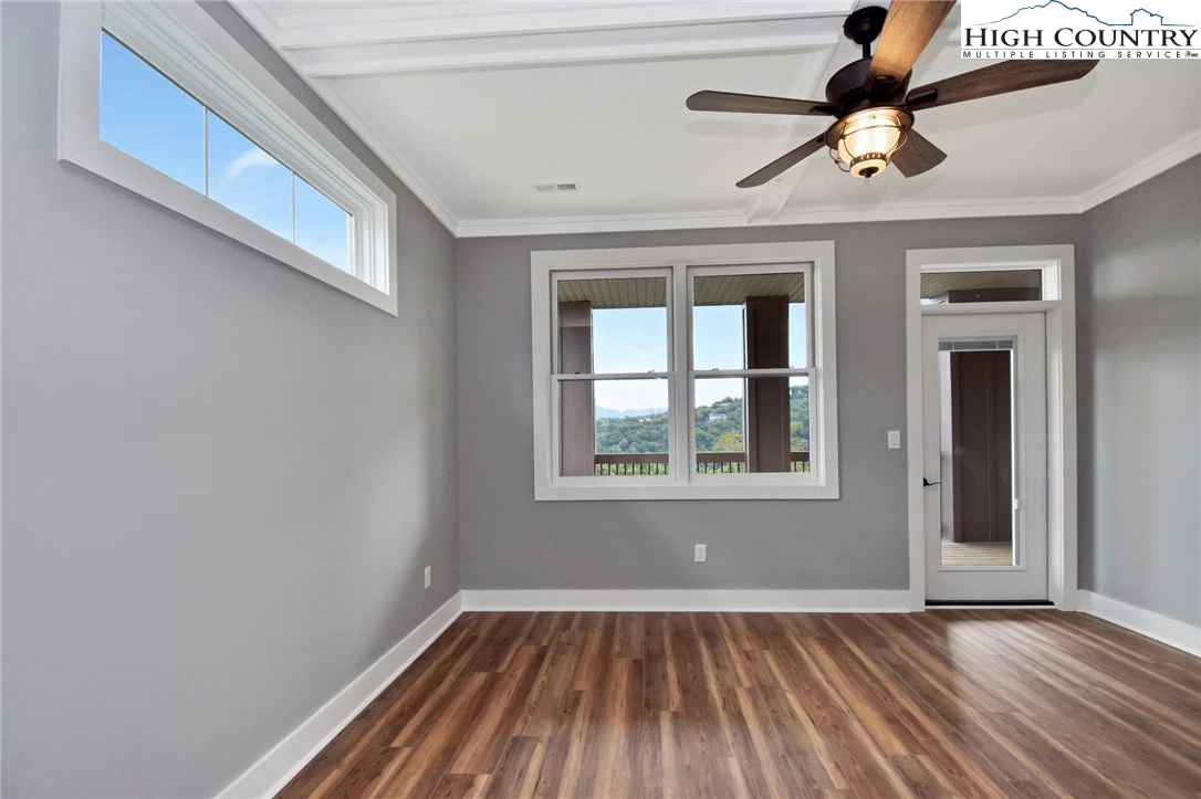 Image number 7 for the current listing