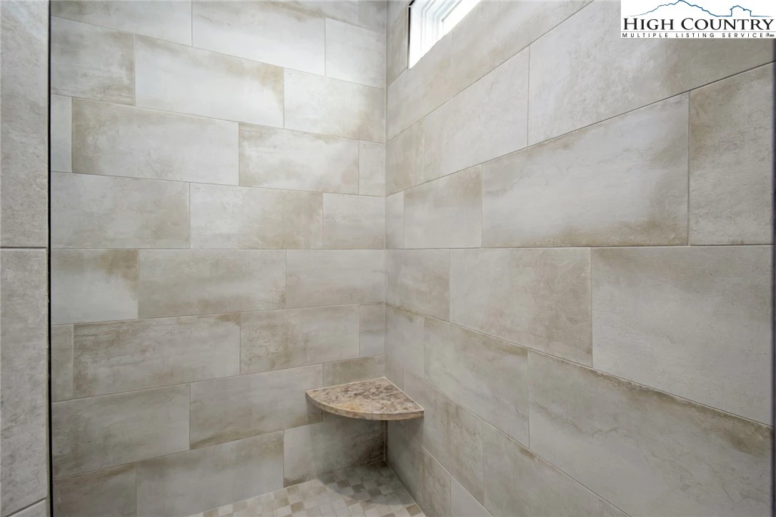 Image number 2 for the current listing
