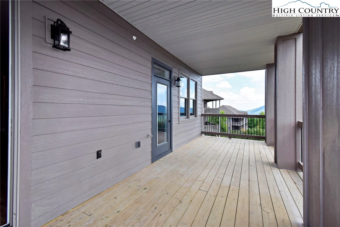 Image number 20 for the current listing