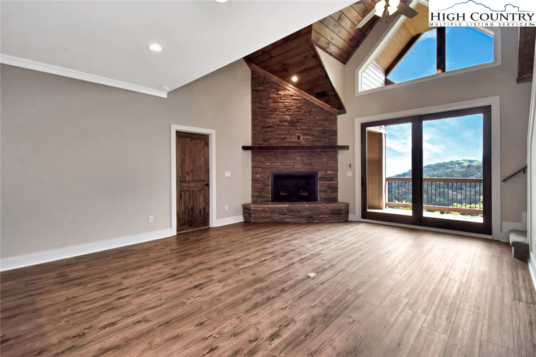 Image number 1 for the current listing