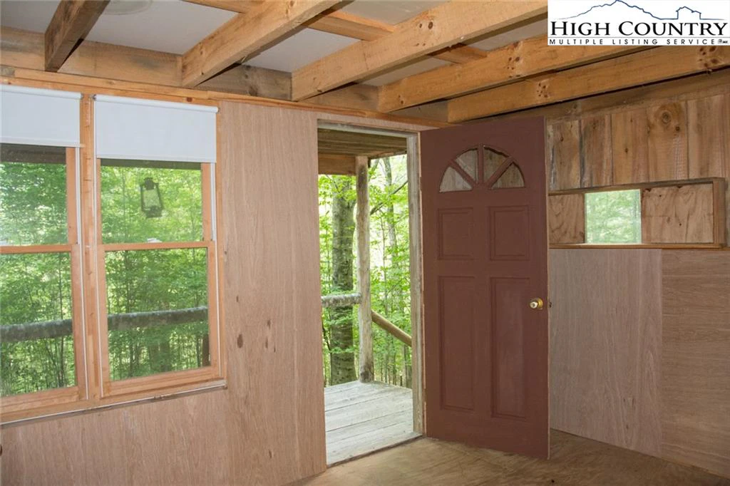 Image number 9 for the current listing