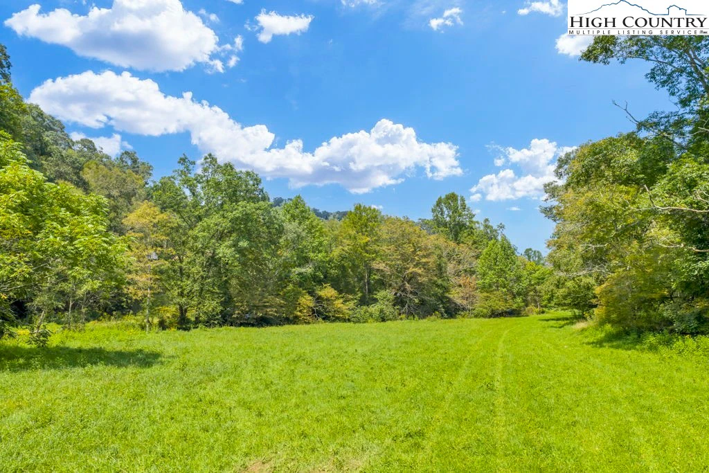 Image number 19 for the current listing