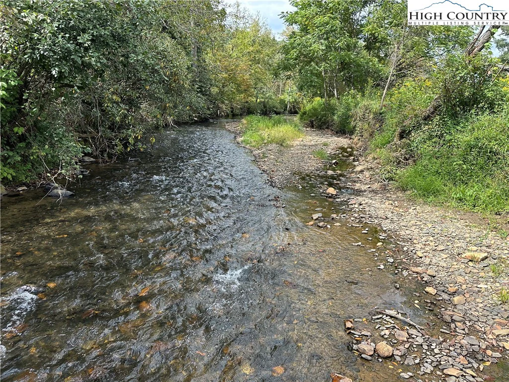 Image number 17 for the current listing