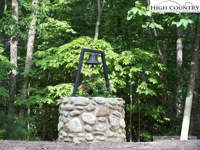 Image number 9 for the current listing
