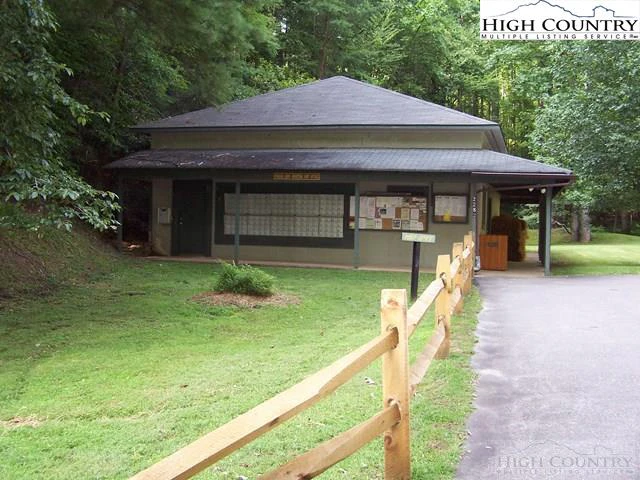 Image number 10 for the current listing