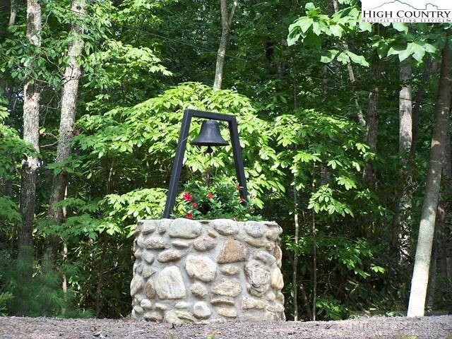 Image number 10 for the current listing