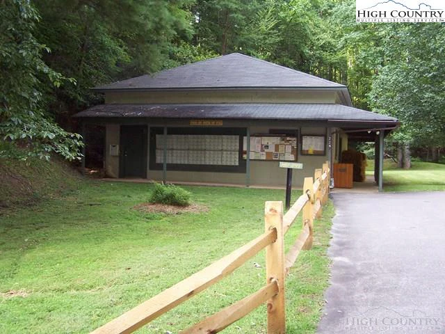 Image number 2 for the current listing