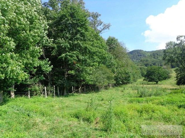 Image number 9 for the current listing