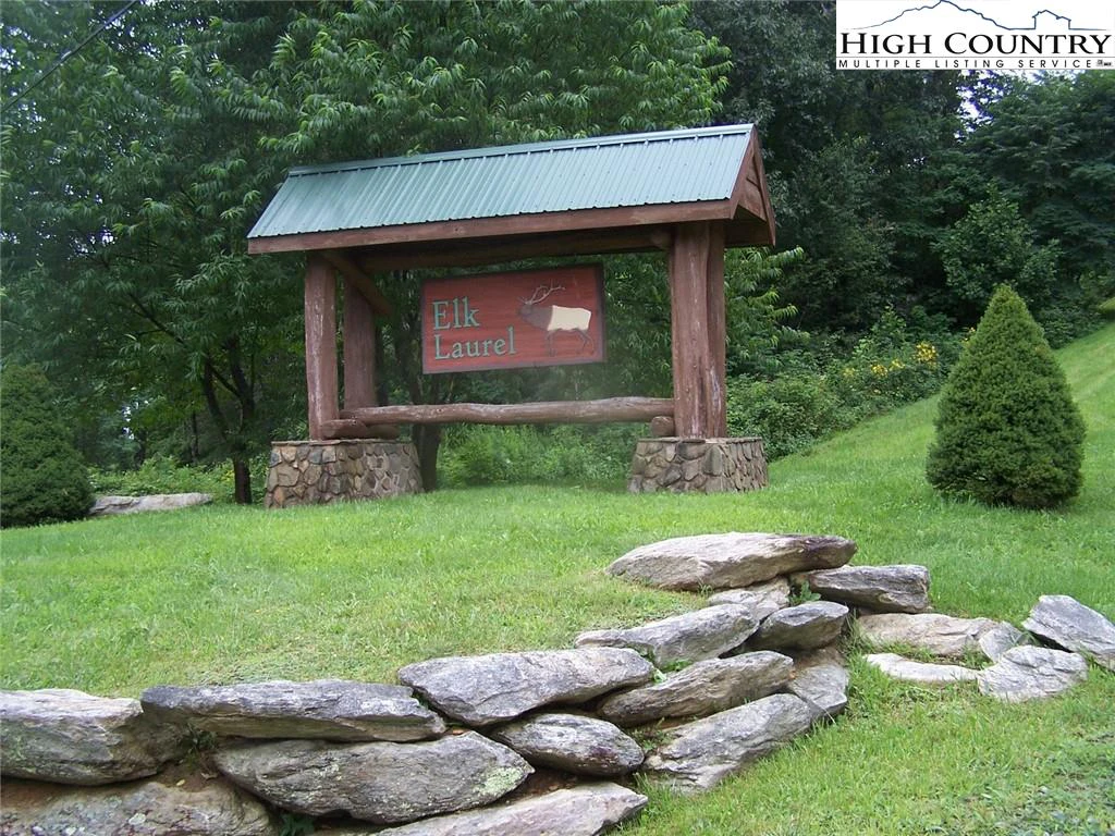 Image number 1 for the current listing