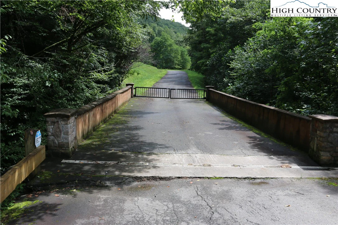 Image number 3 for the current listing