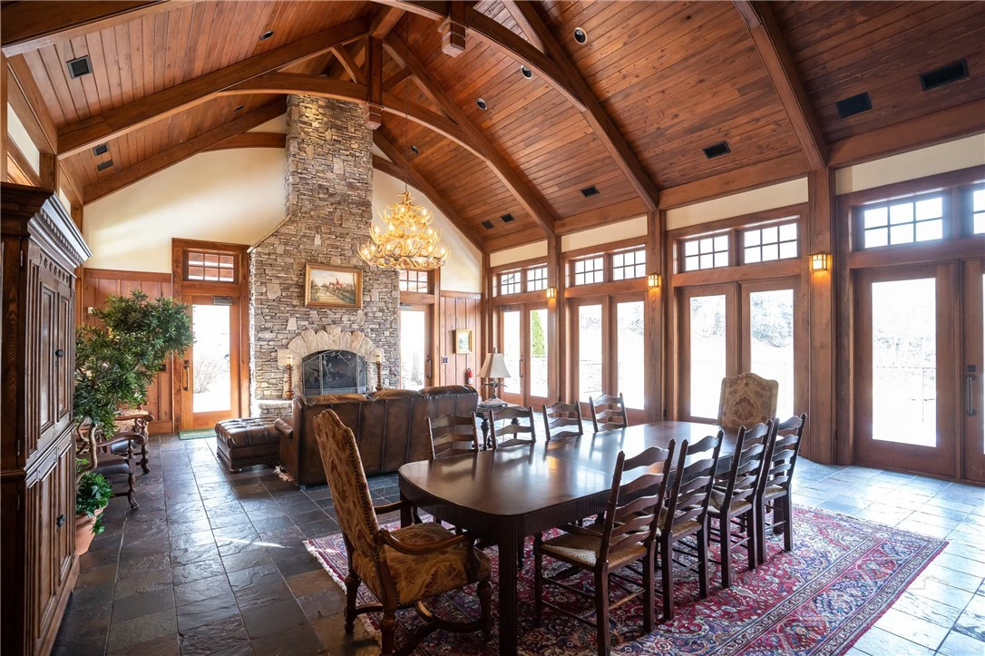 Image number 14 for the current listing