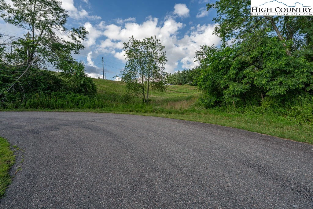 Image number 15 for the current listing