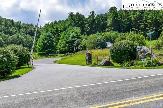 Image number 15 for the current listing