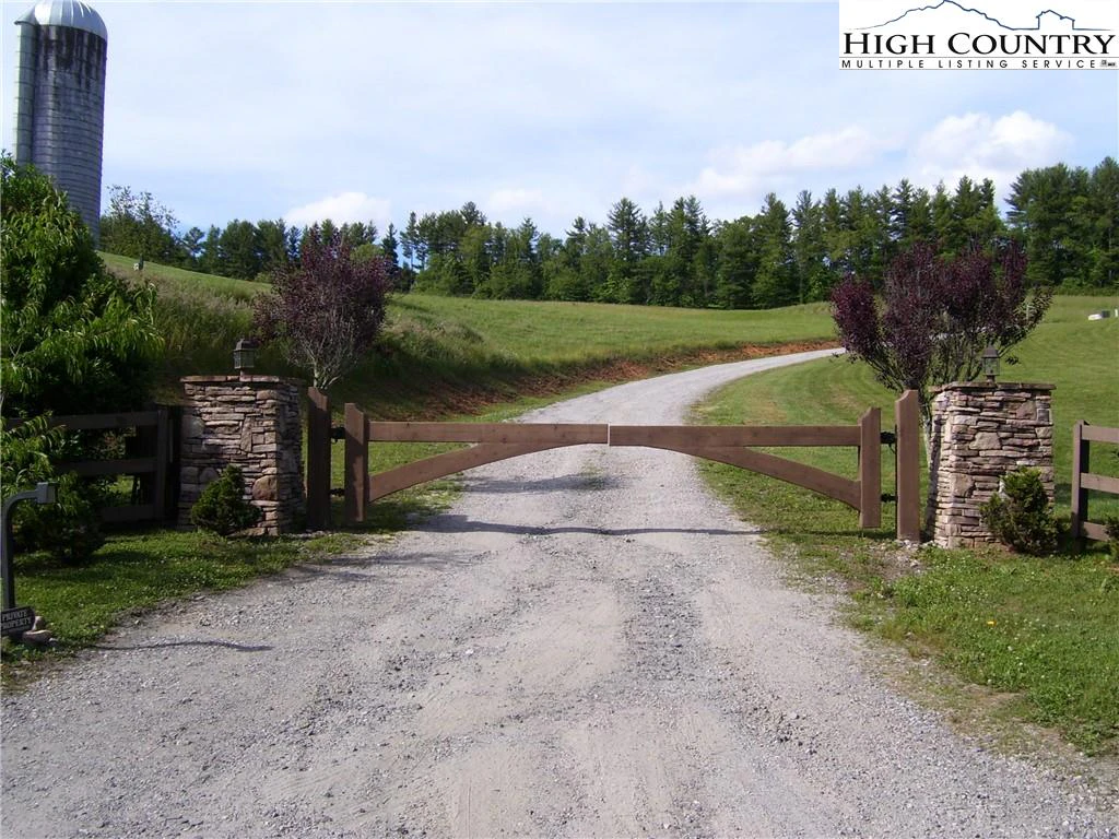 Image number 16 for the current listing