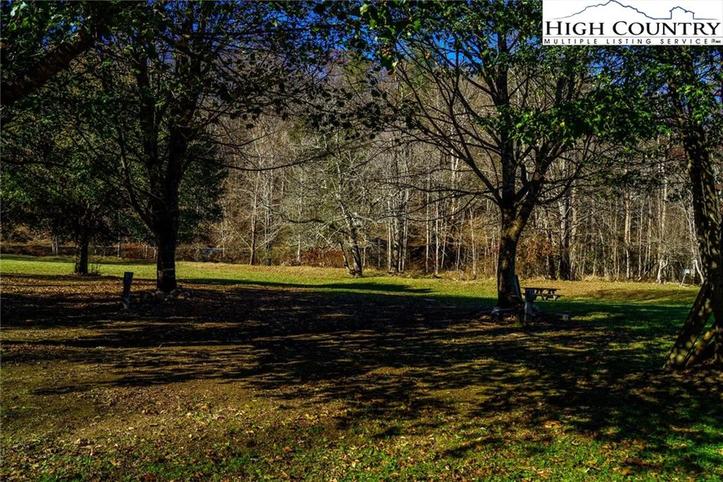 Image number 17 for the current listing
