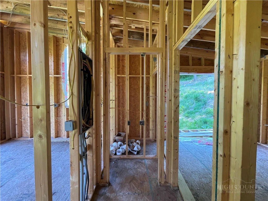 Image number 14 for the current listing