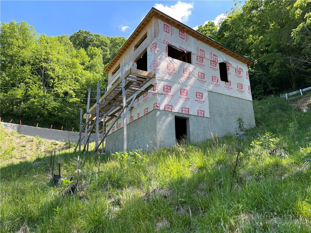 Image number 17 for the current listing
