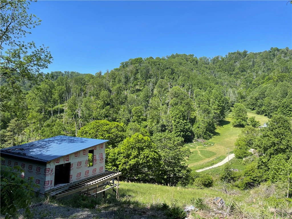 Image number 18 for the current listing