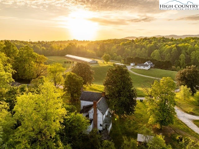 Image number 1 for the current listing