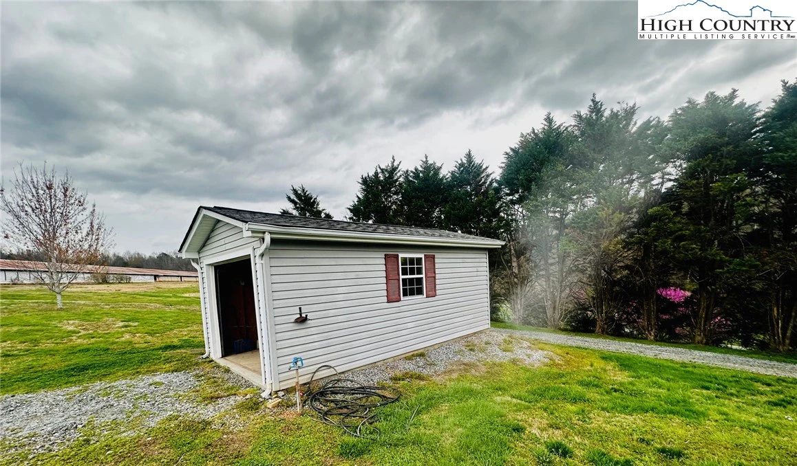 Image number 15 for the current listing
