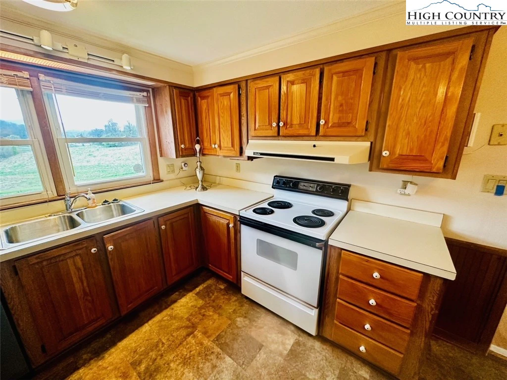 Image number 18 for the current listing