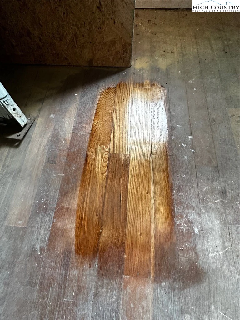 Image number 14 for the current listing