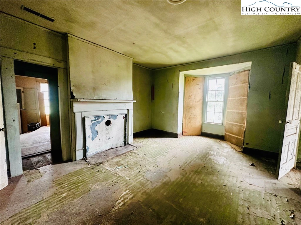 Image number 3 for the current listing